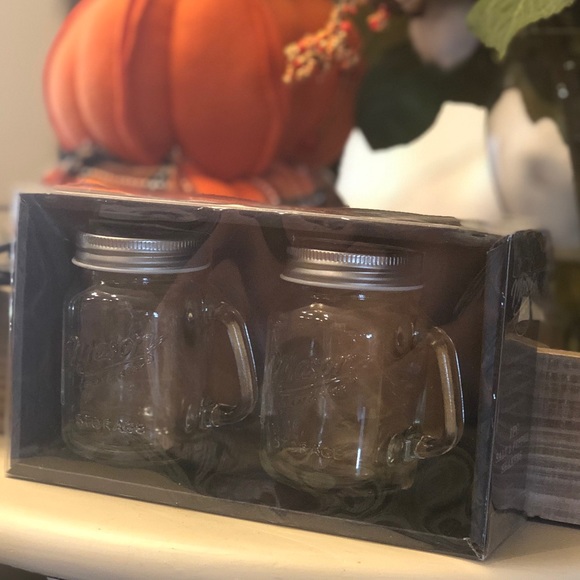 Mason Farmhouse 2Pc Salt & Pepper Shakers - Picture 13 of 14